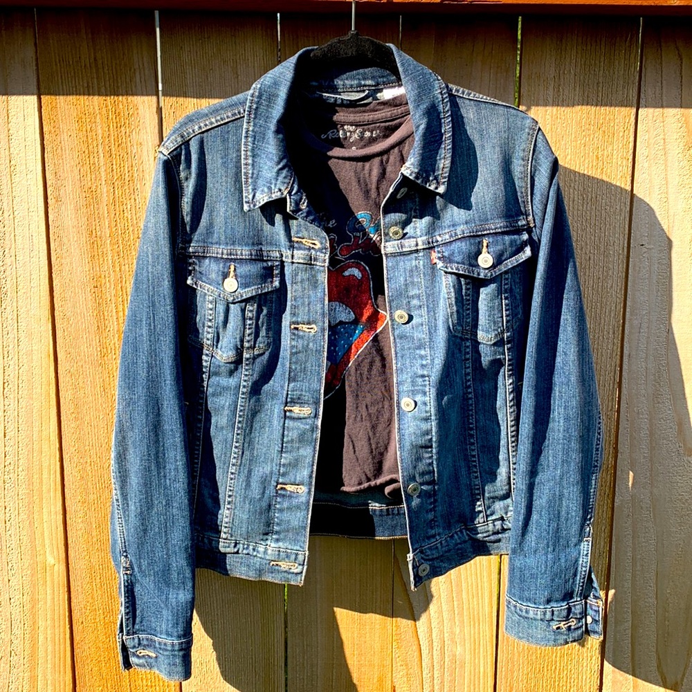 Levi’s blue Jean trucker jacket large